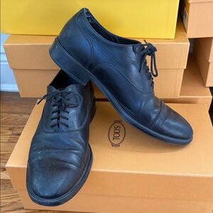 Tod's Black Leather Cap-Toe Derby Shoes